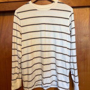 Old Navy Men's Medium Striped Long-Sleeve Crewneck T-Shirt.